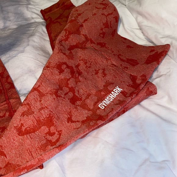 Gymshark adapt camo leggings in red worn once - Picture 3 of 5